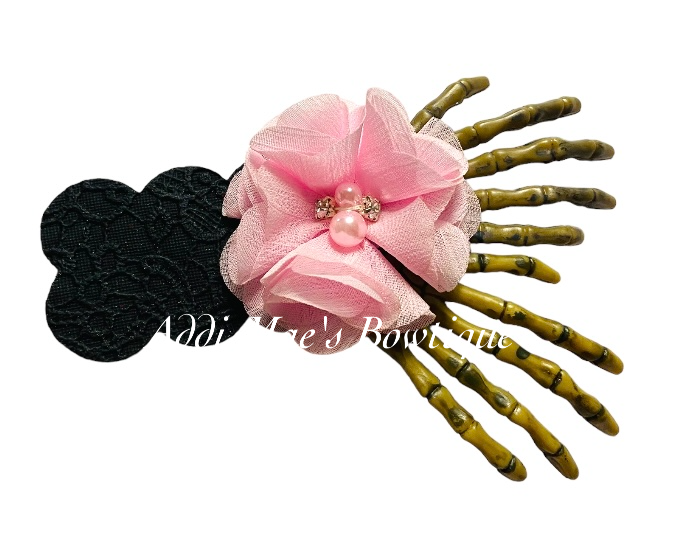 Skeleton Hand Butter Lace Clip